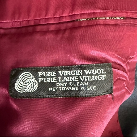 Oscar de la Renta Blue Navy Blazer with Gold Buttons - Picture 10 of 13